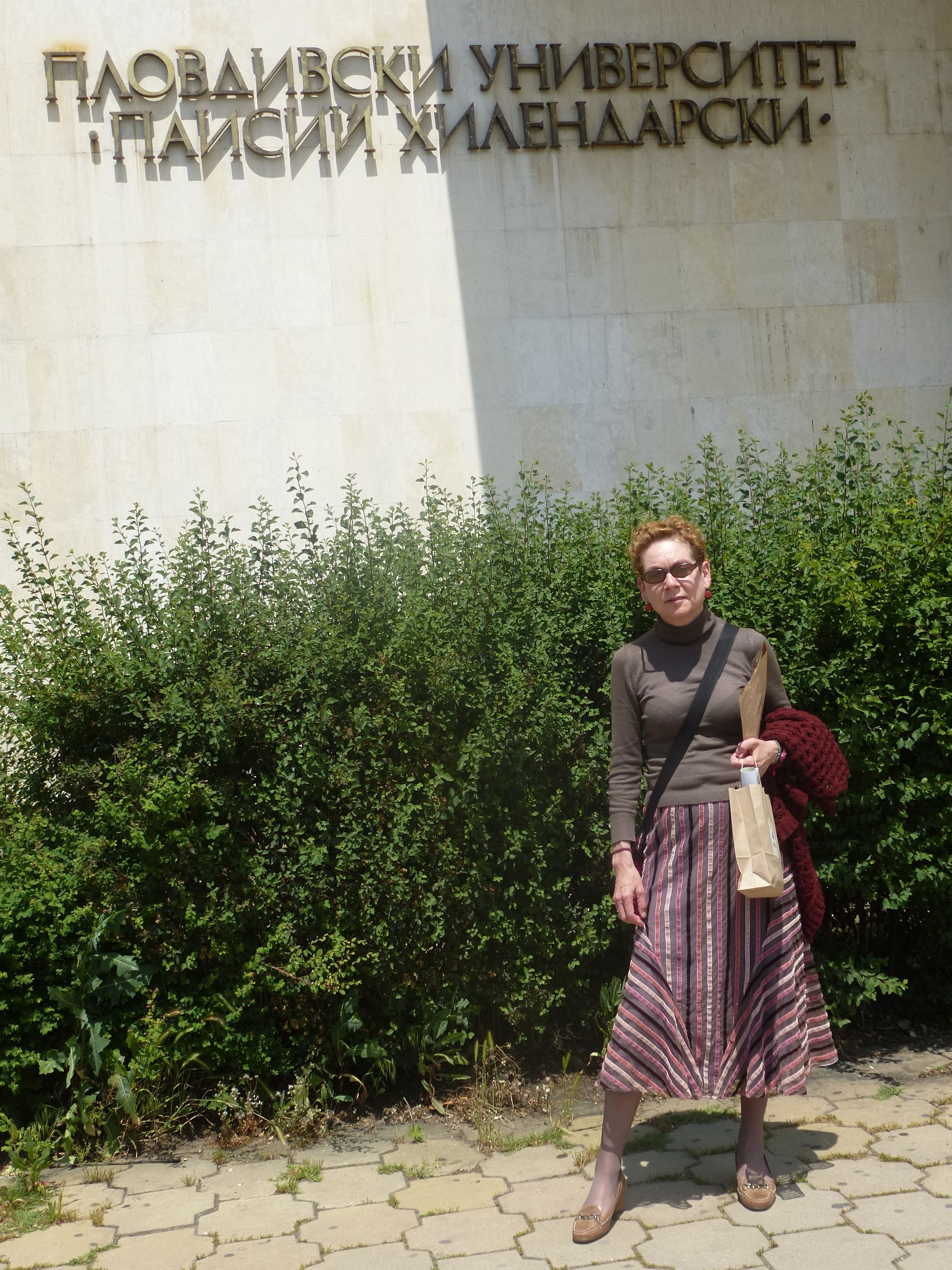 THEOFANO IN FRONT OF THE UNIVERSITY