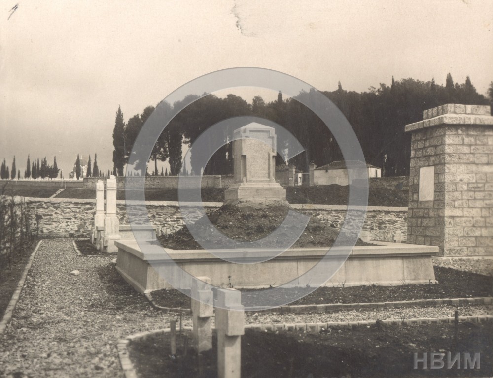 Паметник в българо-германското гробище